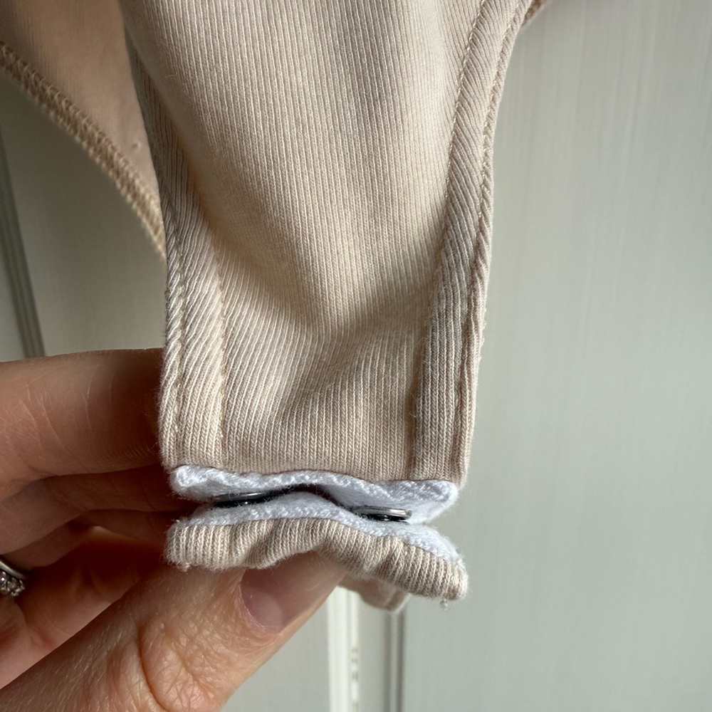 Long Sleeve V Neck Bodysuit - Picture 3 of 4